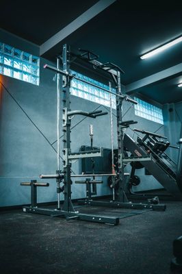 Jaula de entrenamiento Smith Half Rack Profesional Grand Fitness Jaula de entrenamiento Smith Half Rack Profesional Grand Fitness