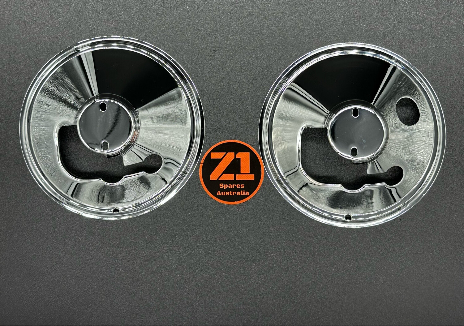 CB 750 K0 - K2 Speedo &amp; Tacho Bottom Covers Chrome