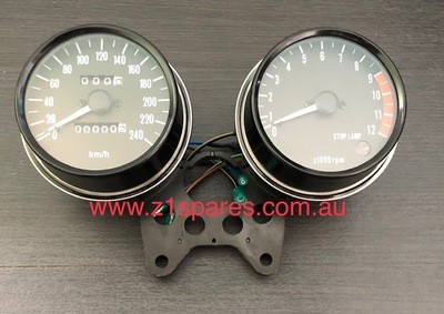 Kawasaki Z1A Z1B speedo tacho stop lamp combo