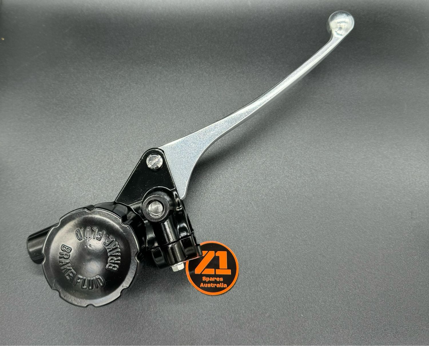 Kawasaki Z1 Z900 Z1000 5/8" Master Cylinder for twin disc front ends 43015-039,43015-025