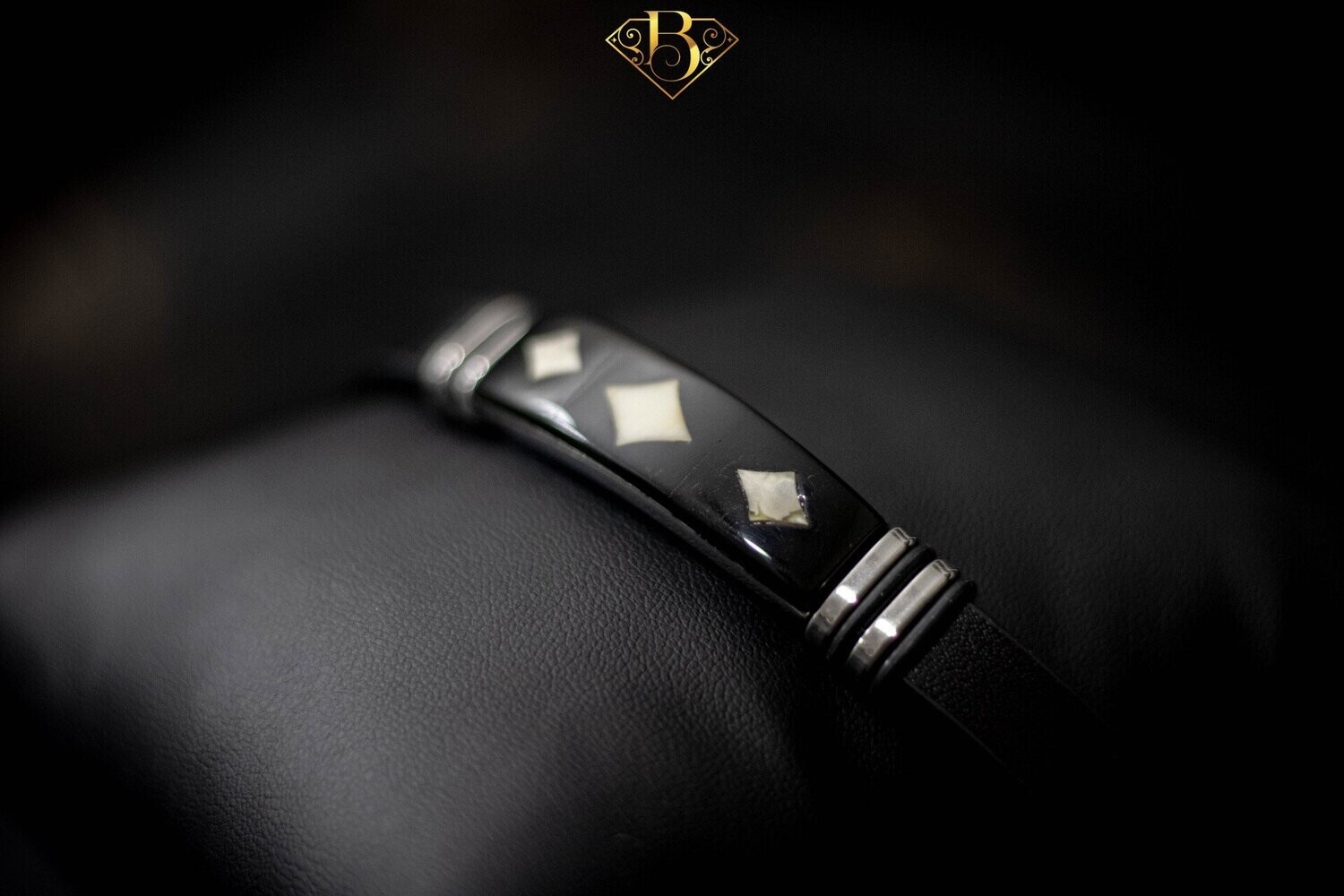 Black/White color Amber Leather (Diamond)