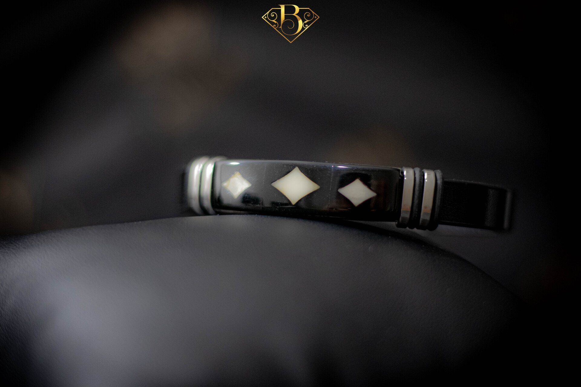 Black/White color Amber Leather (Diamond)