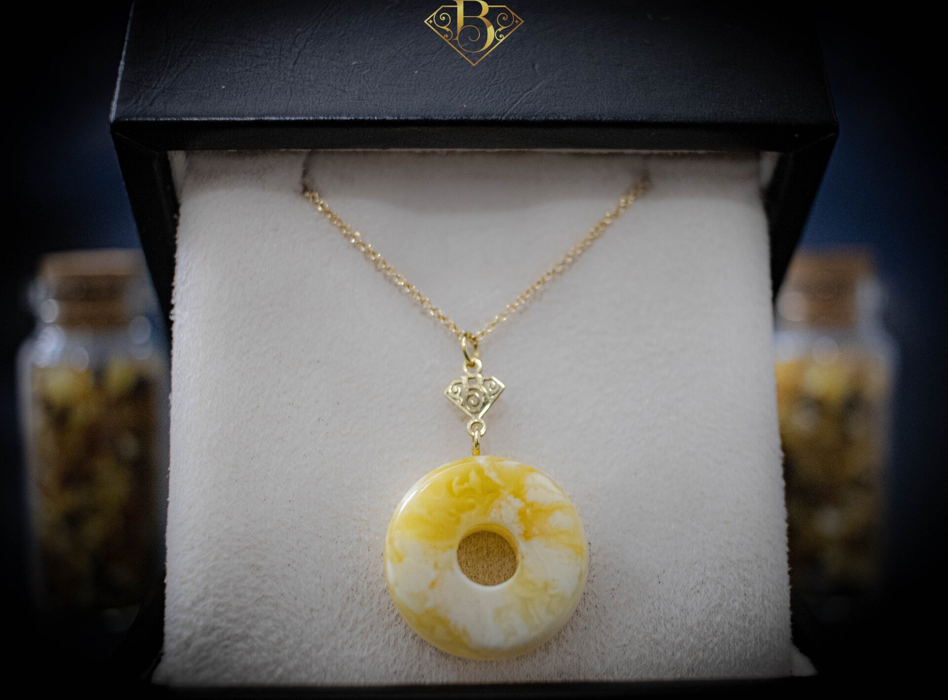 Creamy White/Yellow Donut