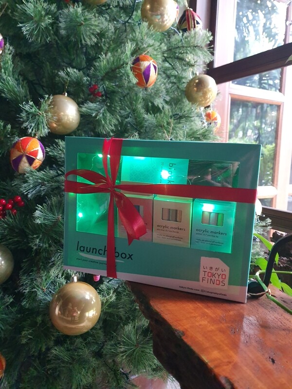 Tokyo Finds Christmas Giftbox with Red Ribbon & Green Lights