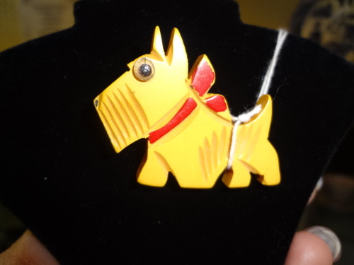 BAKELITE SCOTTIE DOG PIN