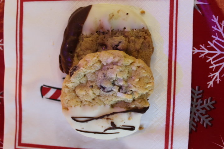 JUMBO CHOCOLATE CHIP COOKIES