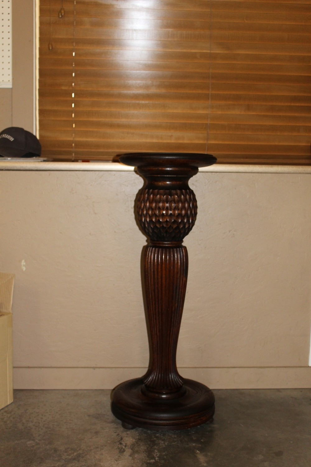 OAK PINEAPPLE PEDESTAL