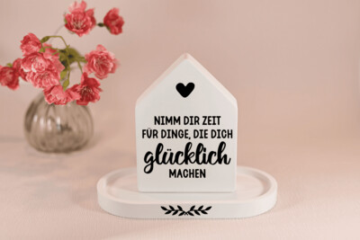 Dekohaus 13 cm mit Tablett personalisierbar Dekohaus 13 cm mit Tablett personalisierbar