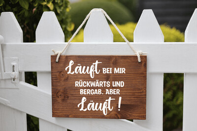 Holzschild Läuft Holzschild Läuft