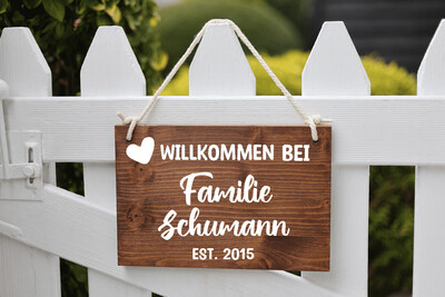 Holzschild Willkommen personalisierbar Holzschild Willkommen personalisierbar