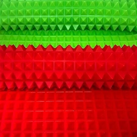 No Fuss Fills Pyramid Treat Mat