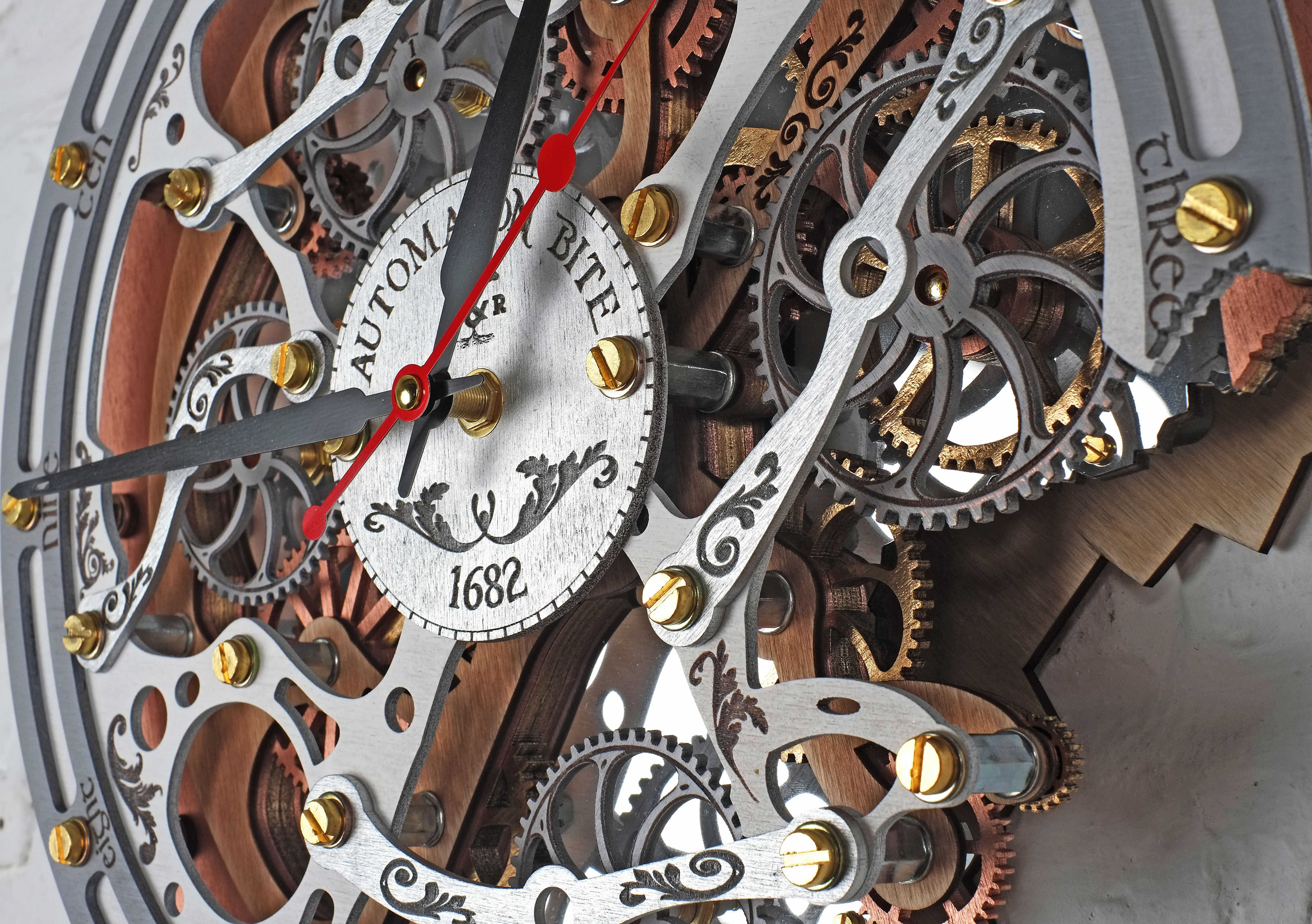 Механизмы часов называются. Механические часы. Механические часы механизм. Часы с механизмом. Внутренний механизм часов.