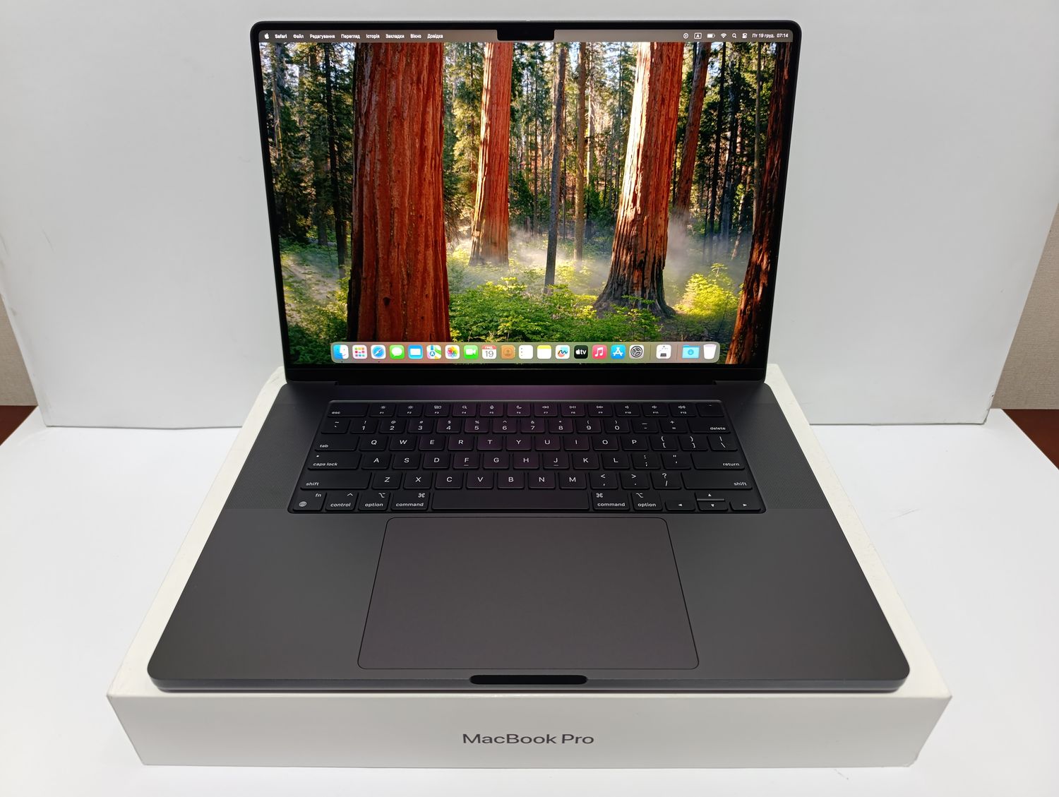 ТОПОВА МОДЕЛЬ BLACK 2024 MACBOOK PRO 16` M3 MAX 14 core /36GB RAM/SSD1000GB / лише 30 циклів 100% / ПОВНИЙ КОМПЛЕКТ + чохол