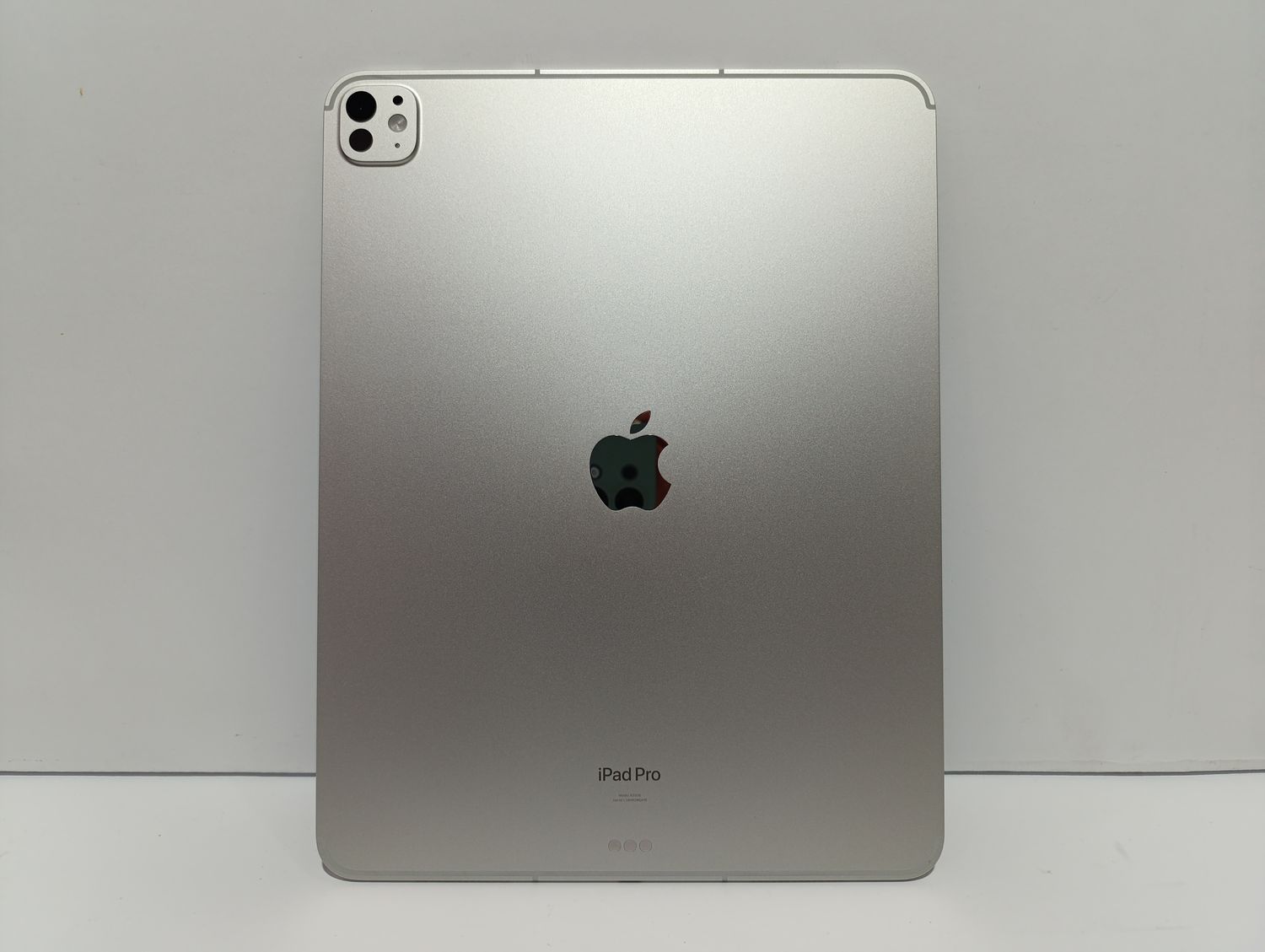 НОВИЙ 0 циклів Apple iPad Pro 13 CELLULAR 02/2026 M4, 512GB, Silver, Wi-Fi + ESIM (MVXV3) НАЙНИЖЧА ЦІНА ПО УСІЙ ЄВРОПІ!