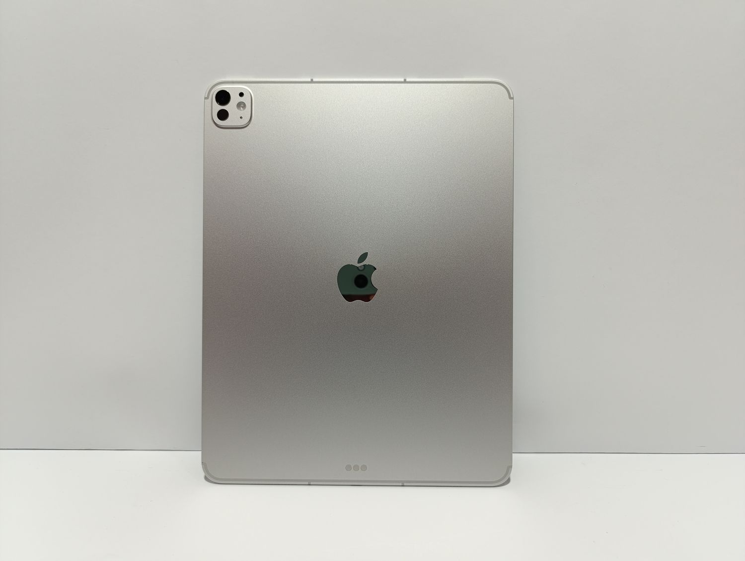 ТОПОВА НОВА МОДЕЛЬ Apple iPad Pro 13 CELLULAR 11/2025 M5!, 512GB, Silver, Wi-Fi + ESIM (ME8C4) лише 4 цикли 100% НАЙНИЖЧА ЦІНА ПО УСІЙ ЄВРОПІ!