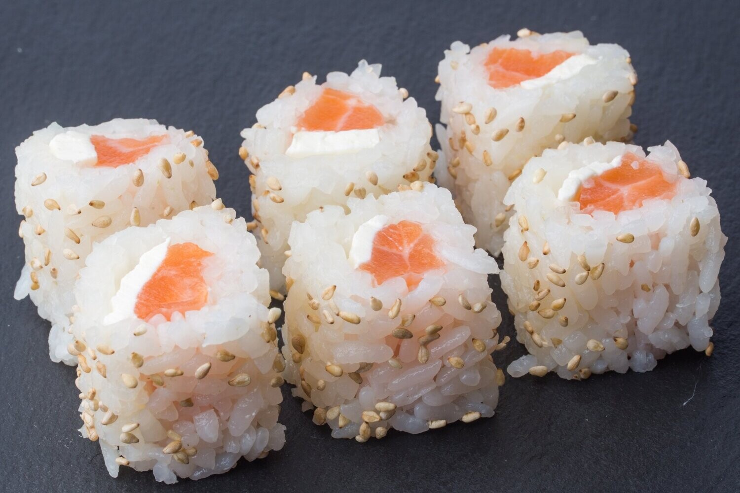 Roll sans algue saumon fromage