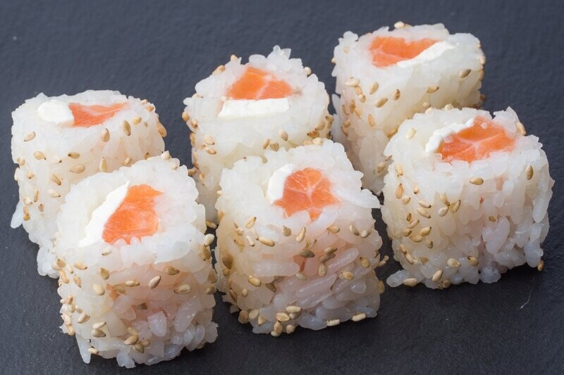 Roll sans algue saumon fromage
