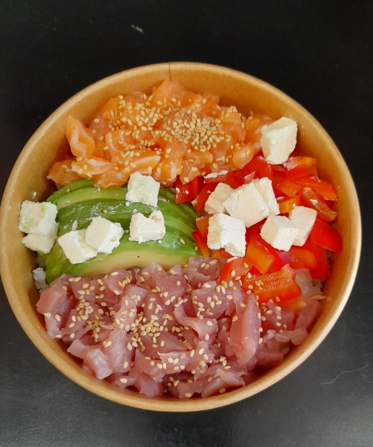 Poké bowl Poké bowl "Ensoleillé" avec une boisson ou sans boisson