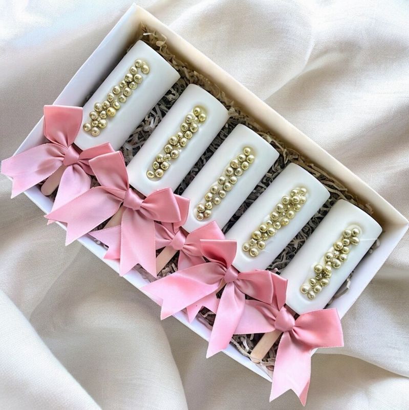 5 Cakesicles mit Schleife