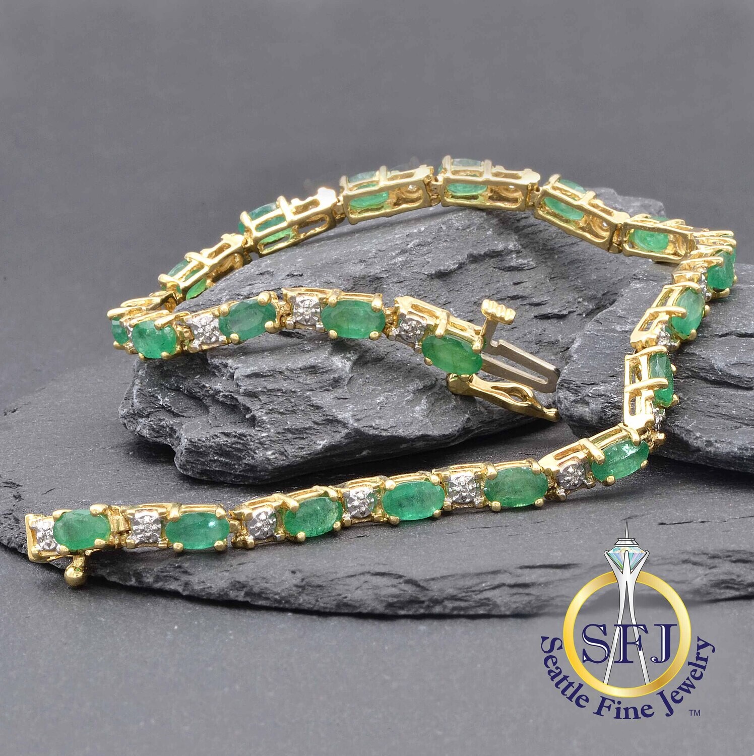 Emerald bracelet hot sale yellow gold