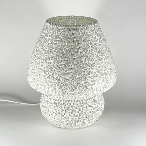 Lampada da tavolo in vetro mosaicata white daisy h. 32 cm. Lampada da tavolo in vetro mosaicata white daisy h. 32 cm.