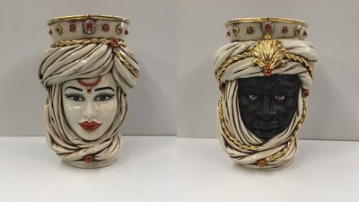 Coppia Teste di Moro tuareg corona liscia madreperla antichizzato oro e lustri h.cm. 40 Ceramica Sofia Coppia Teste di Moro tuareg corona liscia madreperla antichizzato oro e lustri h.cm. 40 Ceramica Sofia