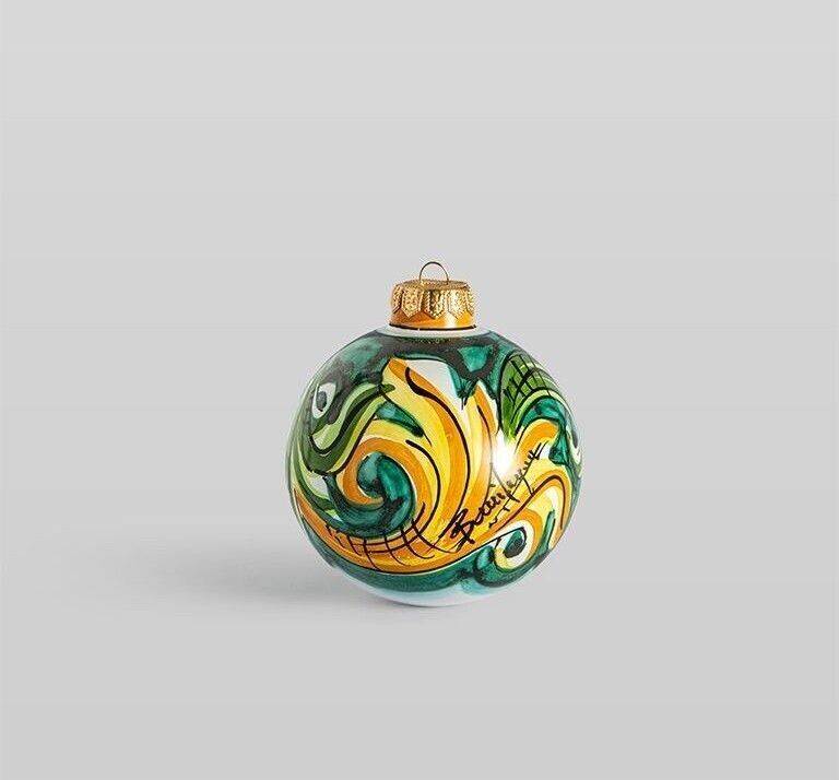 Palla di Natale lucida decorata acanto verde ramina  Ø 9 cm. Ceramica Bevilacqua