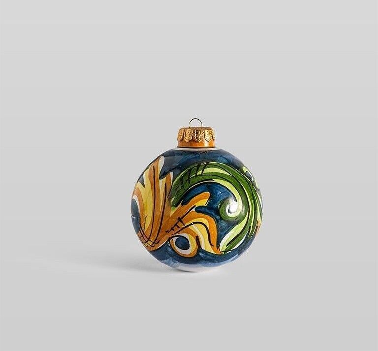 Palla di Natale lucida decorata acanto blu antico  Ø 9 cm. Ceramica Bevilacqua
