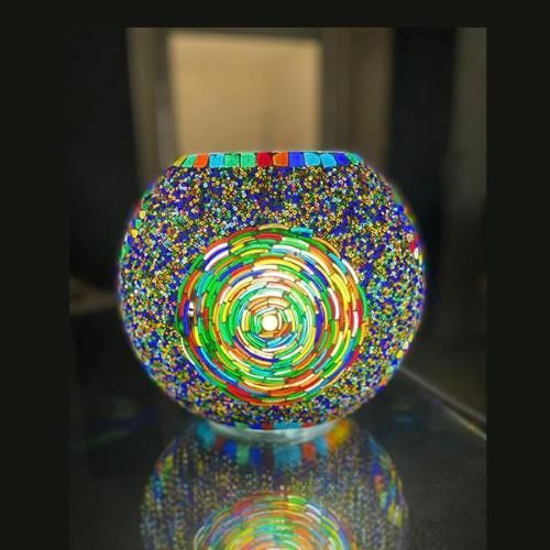 Lampada da tavolo in vetro mosaicata Fantasy Churi h. 17 cm. Lampada da tavolo in vetro mosaicata Fantasy Churi h. 17 cm.