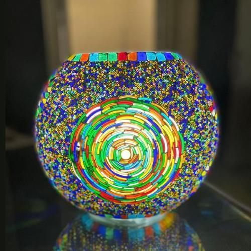 Lampada da tavolo in vetro mosaicata Fantasy Churi h. 32 cm. Lampada da tavolo in vetro mosaicata Fantasy Churi h. 32 cm.