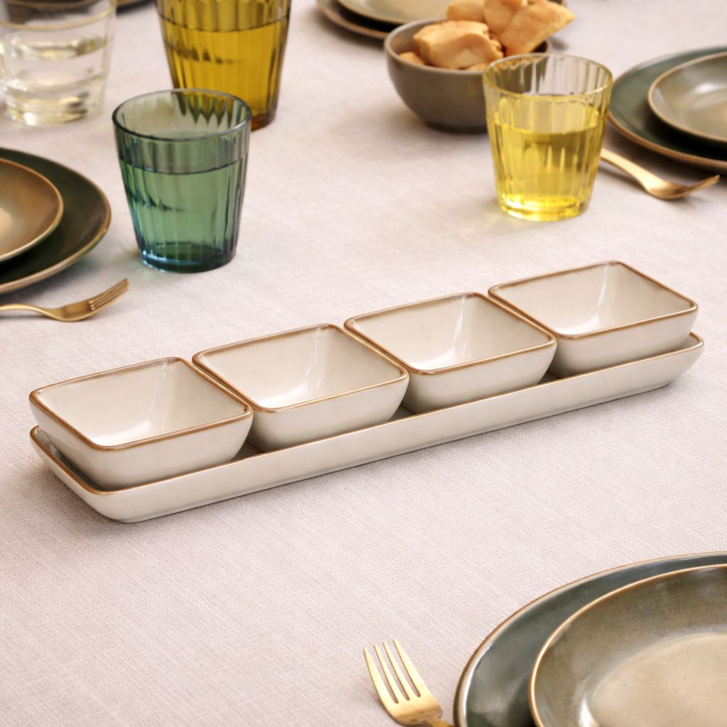 Set Vassoio rettangolare con 4 ciotoline quadrate Concerto – Avorio Set Vassoio rettangolare con 4 ciotoline quadrate Concerto – Avorio