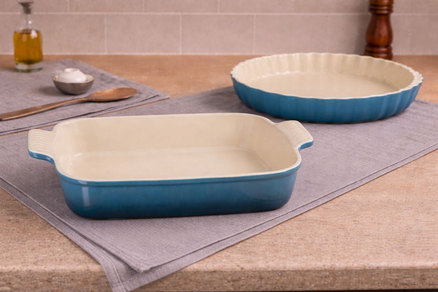 Set Pirofila rettangolare 32x25 e Tortiera cm. 28 in gres vetrificato Deep Teal - Le Creuset