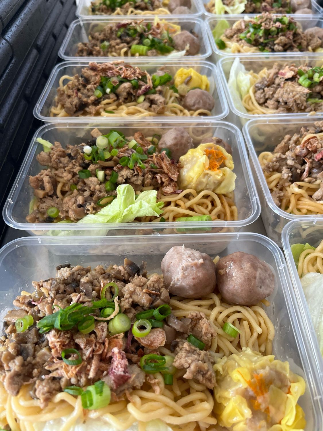 Chicken Mushroom Noodle( Chicken, Beef Ball, Siomay)