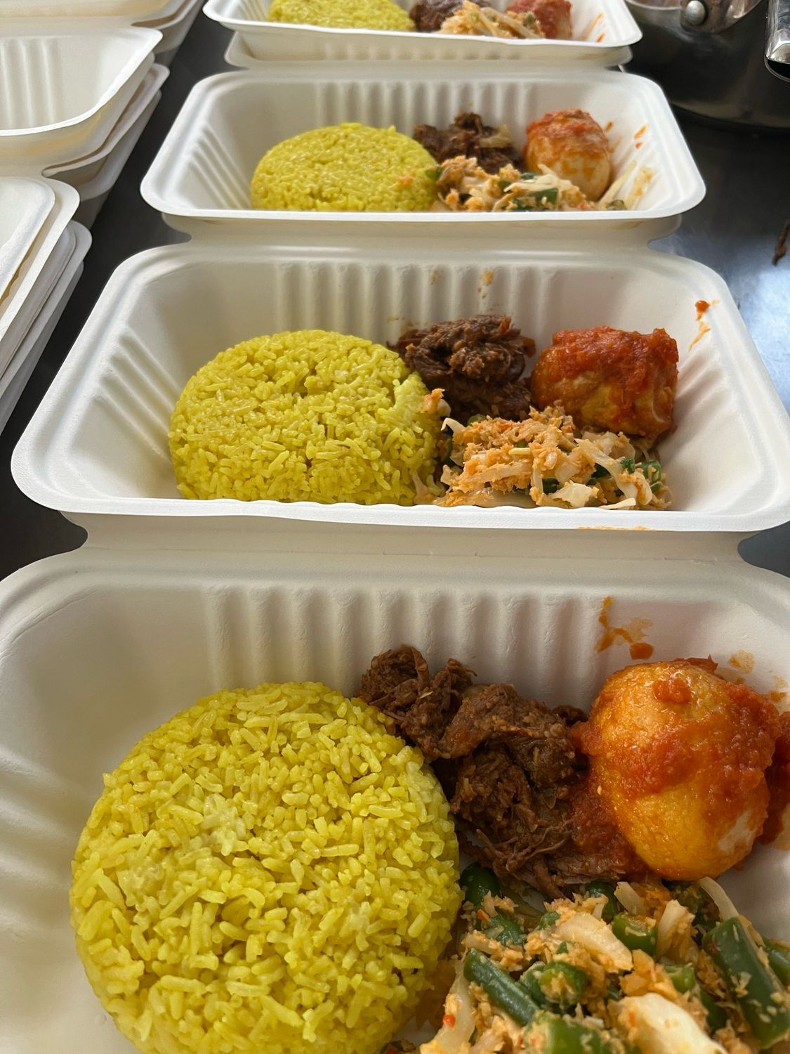 Yellow Rice (1pcs Beef, 2 Side Dish)