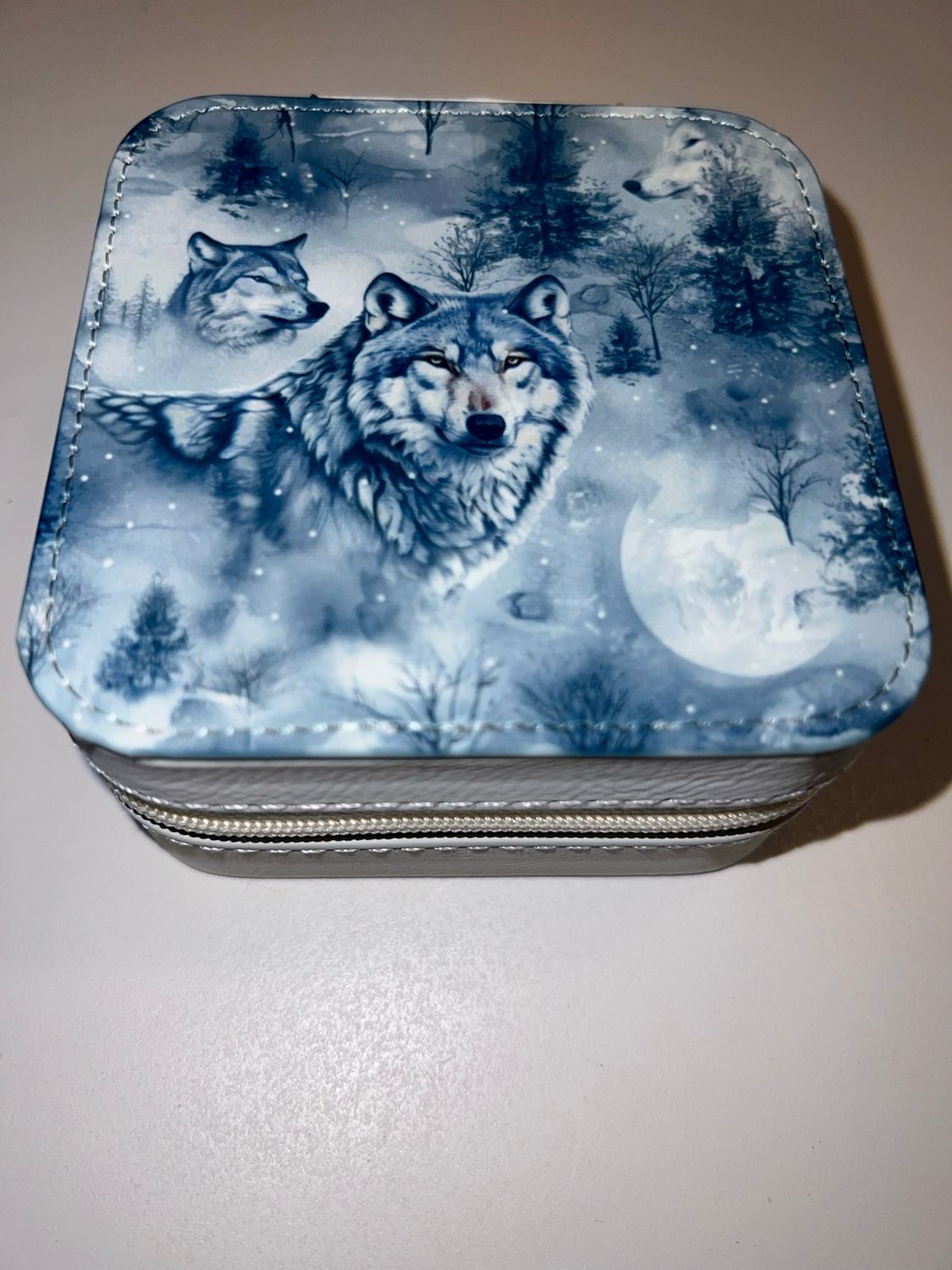 Blue and white wolf travel Jewelry box