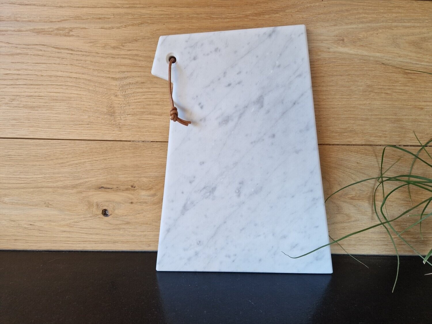 Planche en marbre de Carrare géométrique