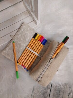 Federmappe (Farbbeispiel creme) mit extra Fach als Stifthalter aus Polstercanvas in 36 Farben