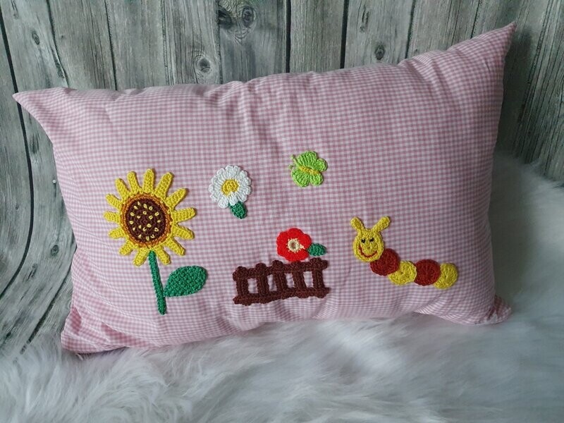 Kissen Sonnenblume, Applikationen, Raupe Applikation, Kissen mit Häkelapplikation, Kissen EINZELSTÜCK Kissen Sonnenblume, Applikationen, Raupe Applikation, Kissen mit Häkelapplikation, Kissen EINZELSTÜCK