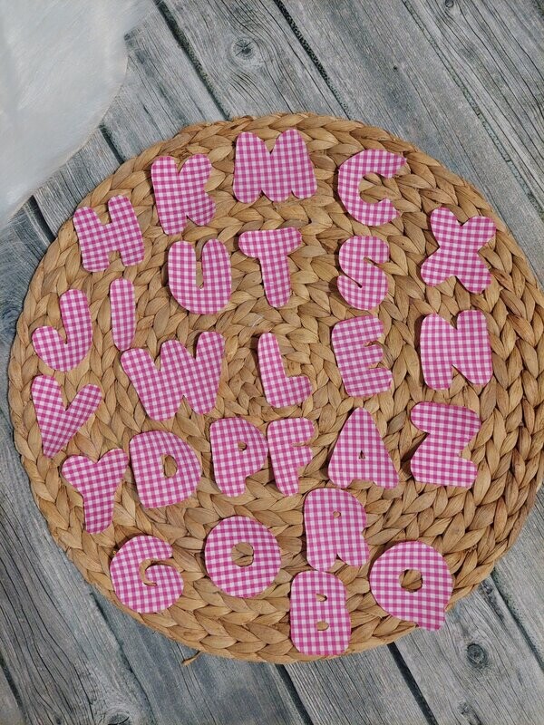 Buchstaben zum Aufbügeln Karo pink ca. 5 cm hoch Buchstaben zum Aufbügeln Karo pink ca. 5 cm hoch