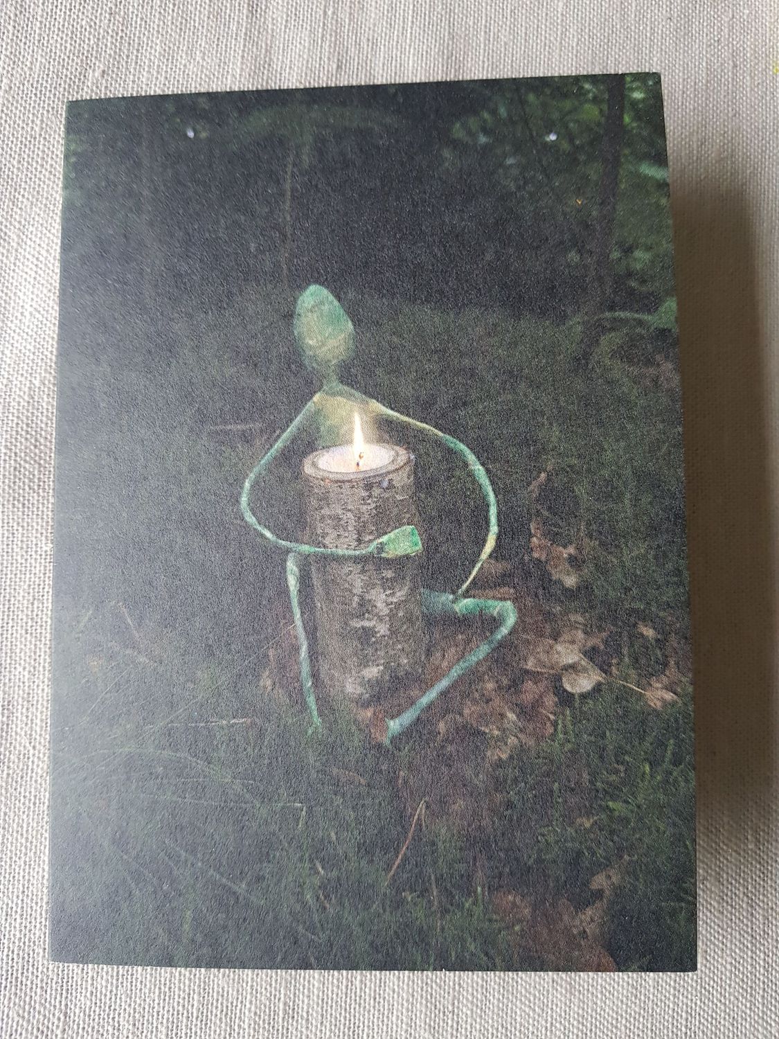 Dubbele A6 kaart In het donkere bos