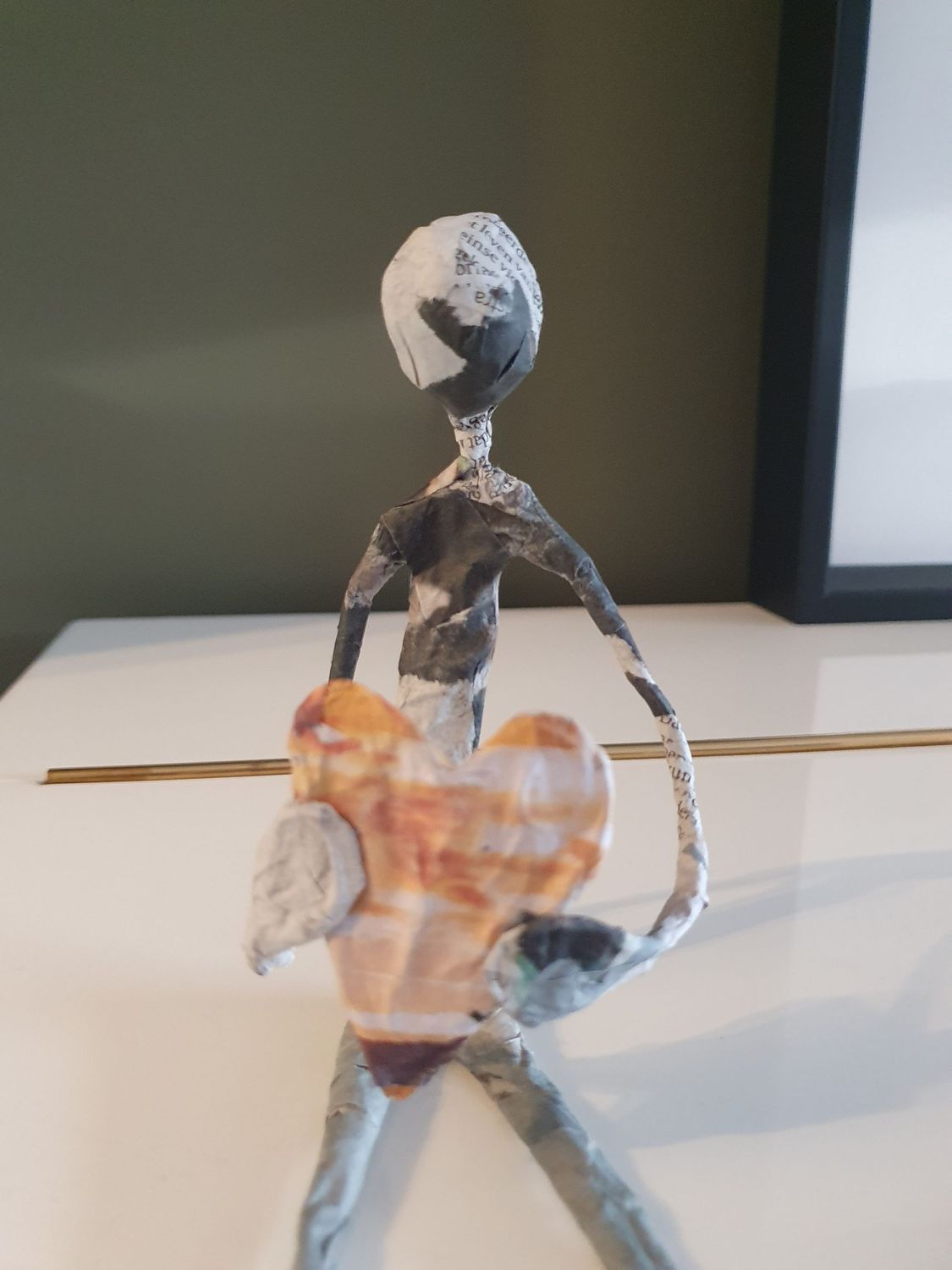 Troostmannetje 28cm zwart wit met hartje