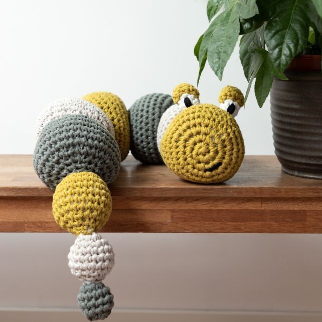 Hoooked DIY Häkelset RibbonXL Caterpillar Lola