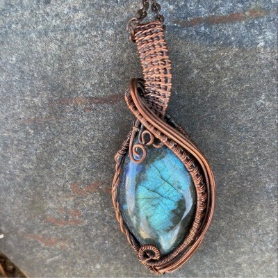 Labradorite in Copper Wire Weaving Pendant