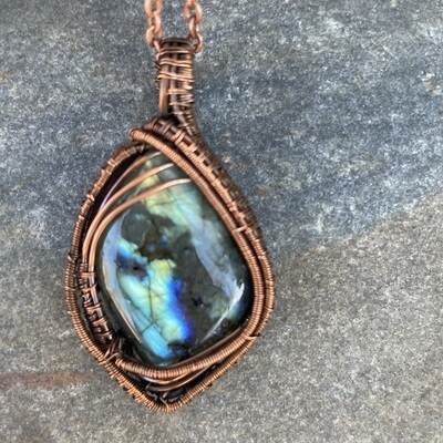 Labradorite in Copper Wire Weaving Pendant