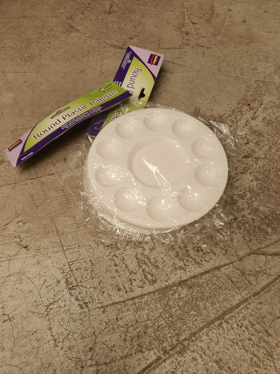 Plastic paint pallets