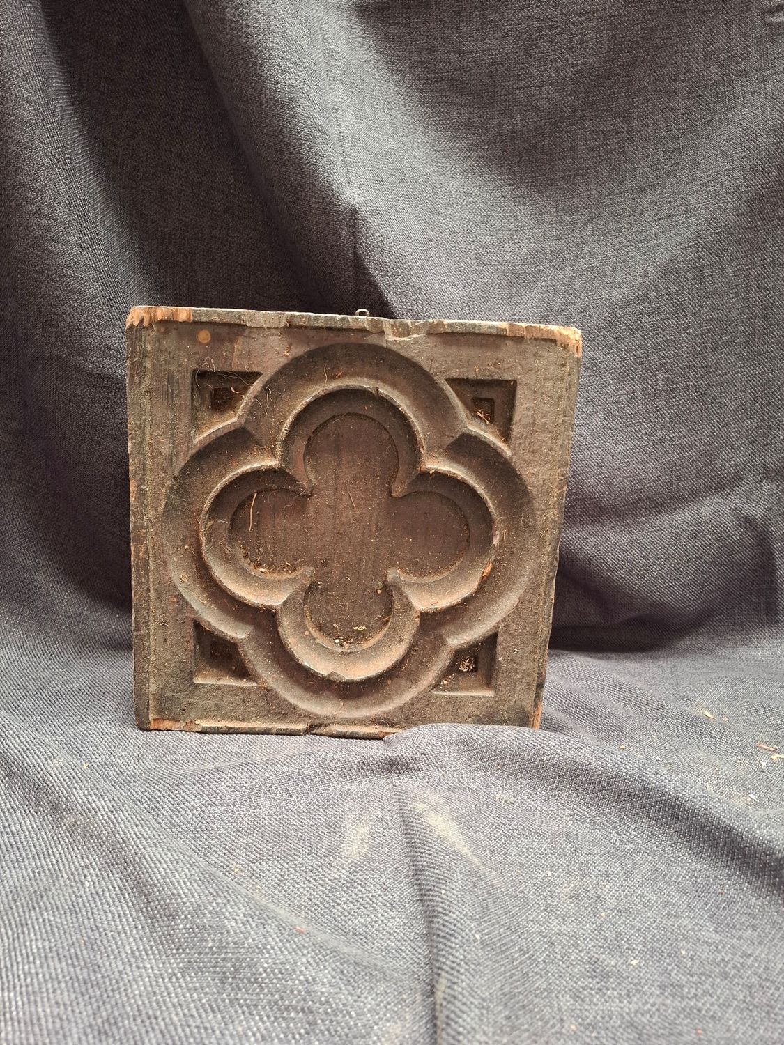 Wooden sculpture - square fleur de lis