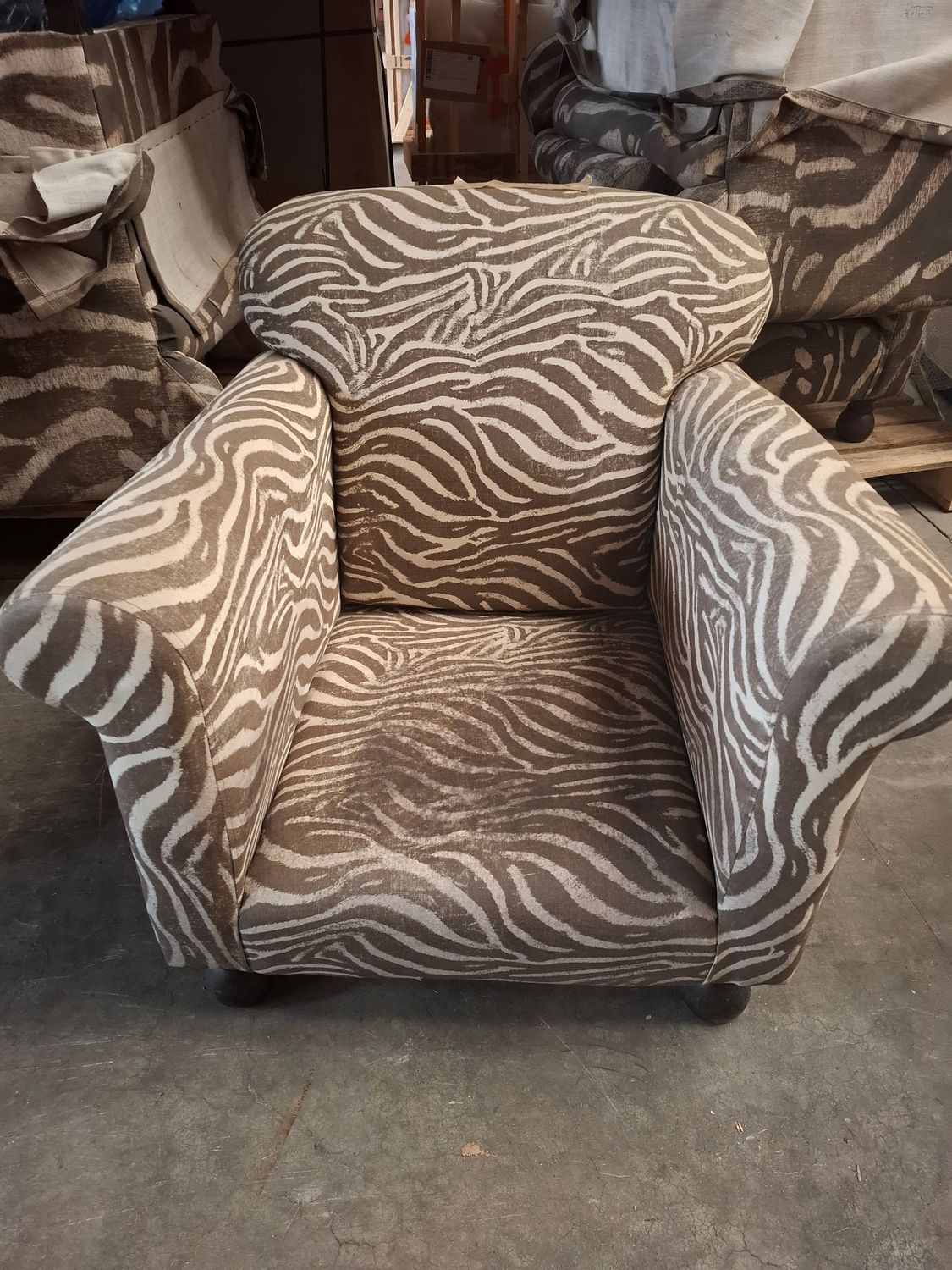 X - NOT FOR SALE - Small print Zebra armchair (old Ebony stock)