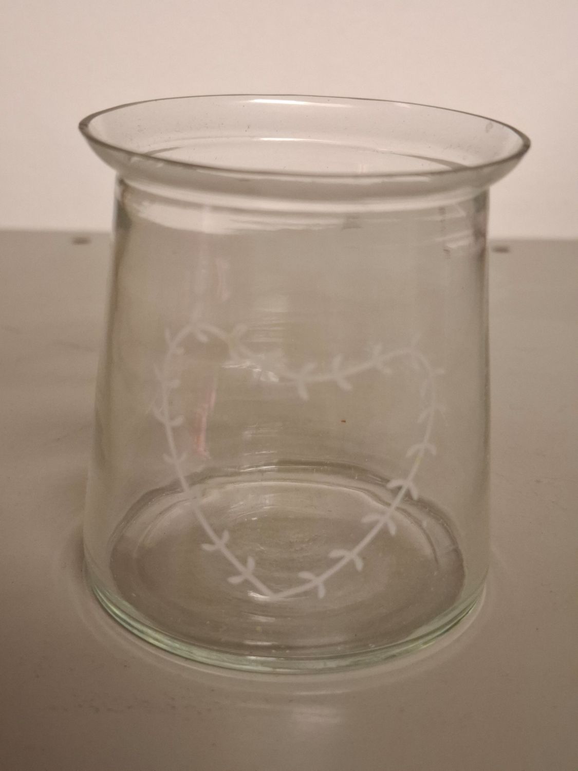 X - Not for sale - T- Light Candle Holder with heart detail - tiny