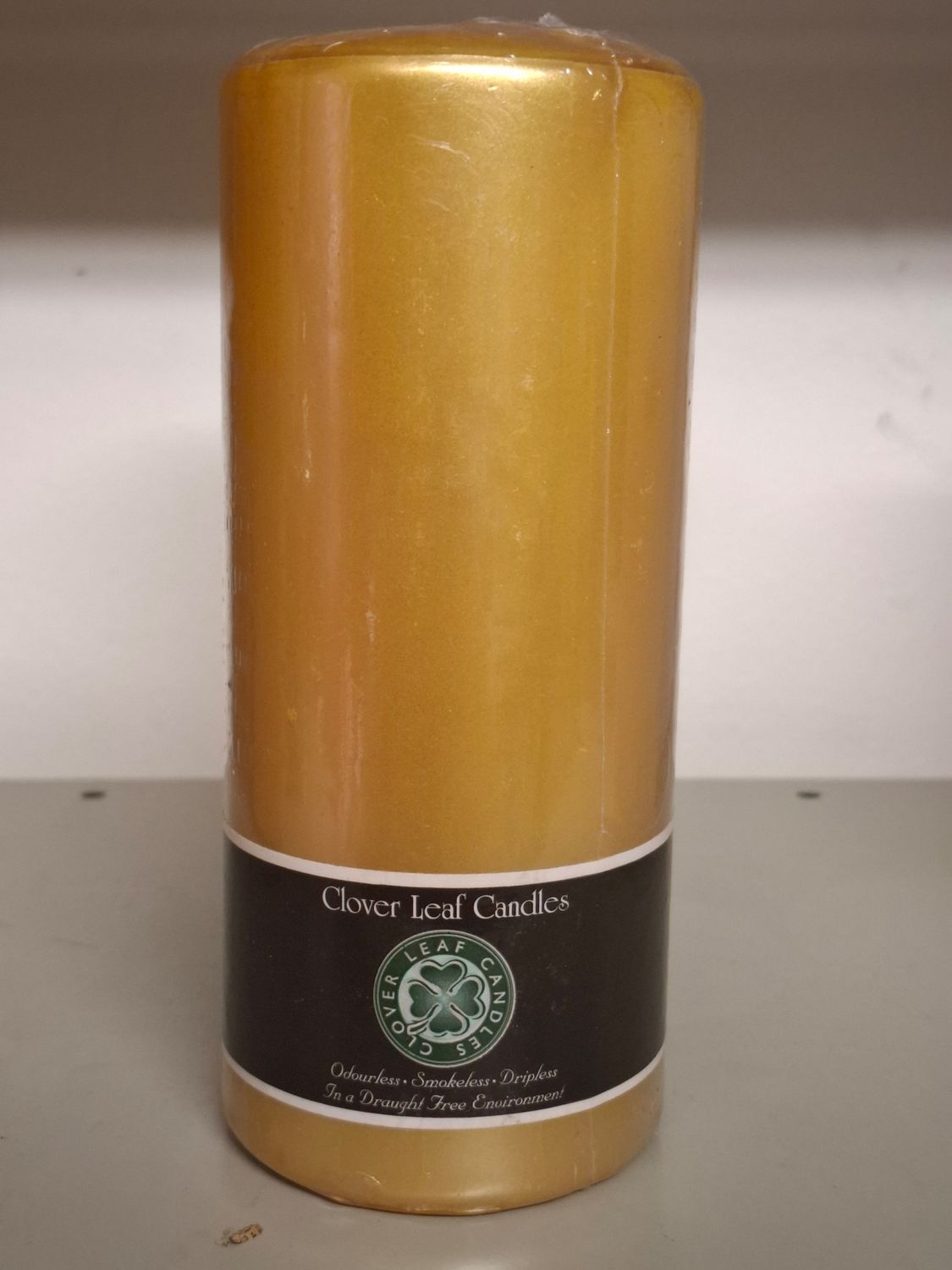 X - Not for sale - Clover Leaf Gold unscented pillar candle