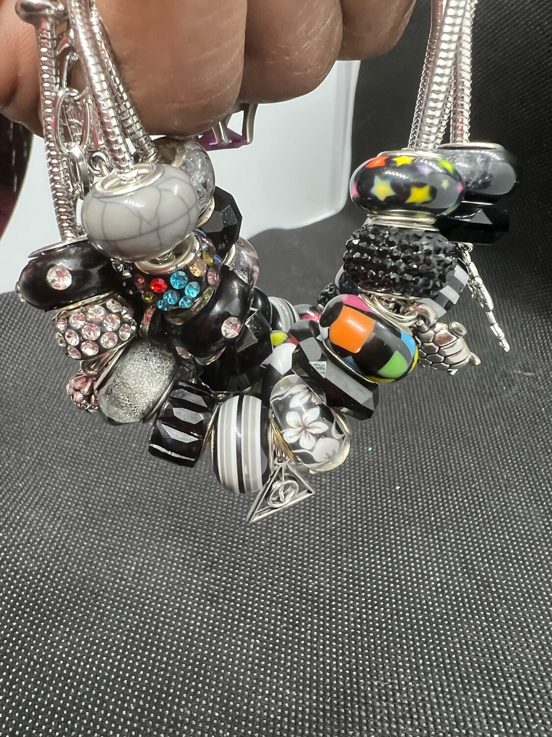 Black Charms Bracelets (1p)